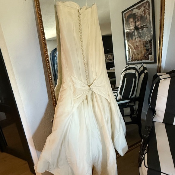 Pure Silk Vera Wang Mermaid wedding gown - Picture 15 of 16